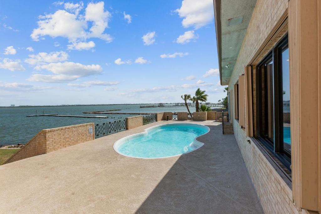 Bay Dreamer Massive Bayfront Home with Private Pool home, Galveston