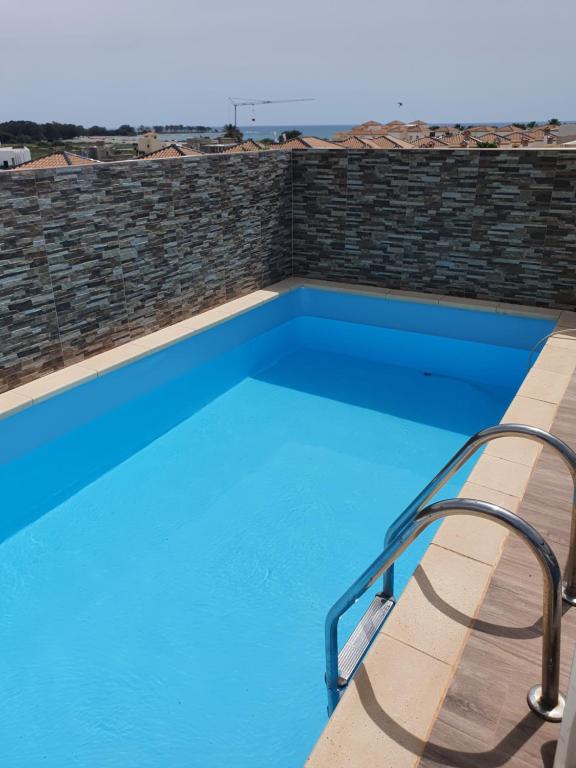 Bonito ático con piscina privada junto a la playa