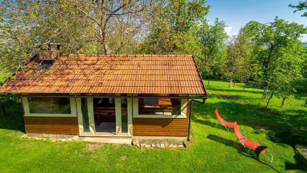 Zahrada ubytování Holiday Home "Sleme" with jacuzzi, big garden and arbor with fireplace