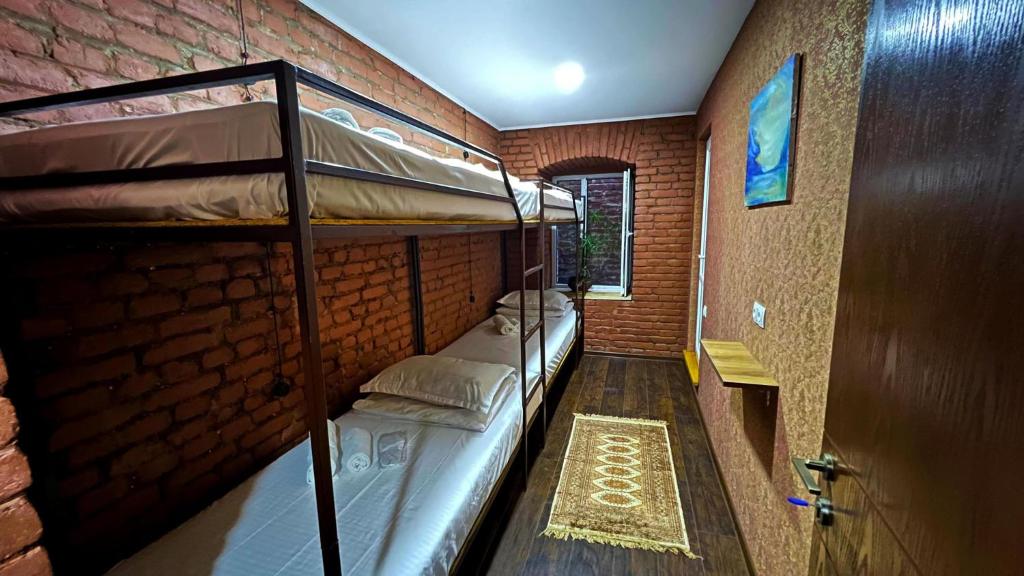 Postel nebo postele na pokoji v ubytování Hostel Pirosmani