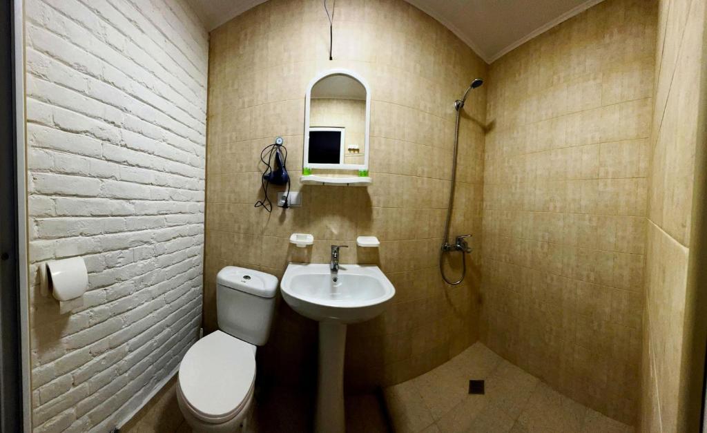 Koupelna v ubytování Hostel Pirosmani