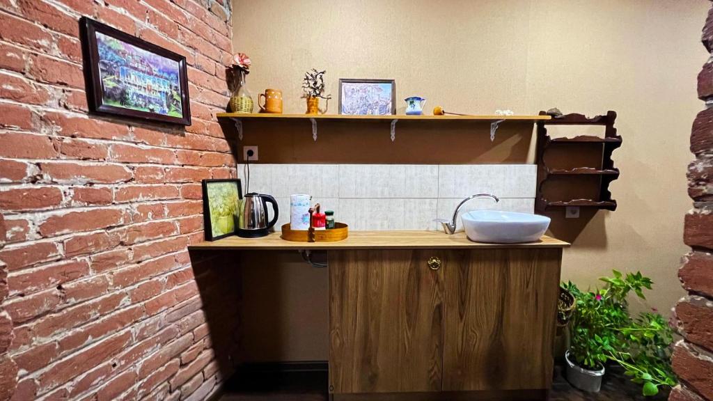 Kuchyň nebo kuchyňský kout v ubytování Hostel Pirosmani
