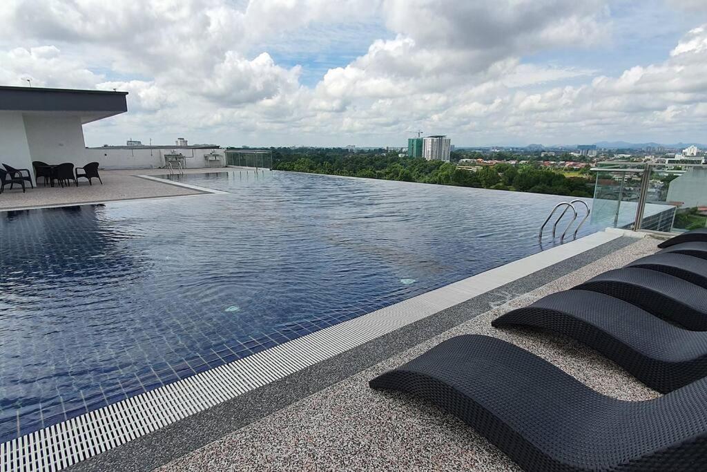 Lovely Kozi Square Studio 1 Bedroom with Pool LV9B - Appartement Met één Slaapkamer