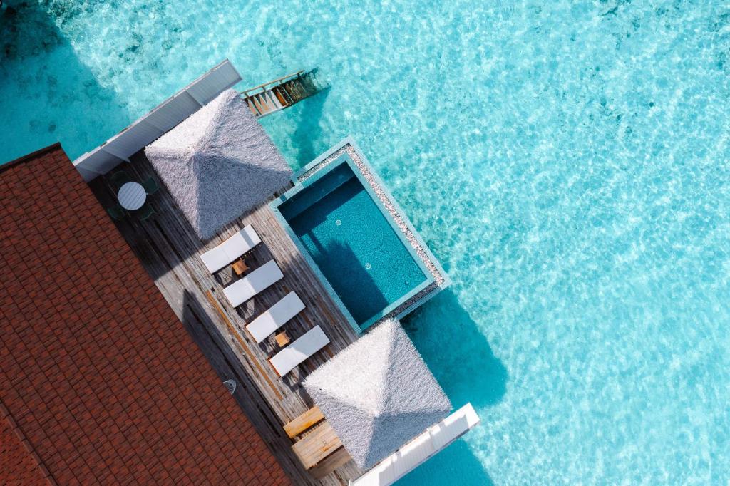 Bazén v ubytování The Standard, Huruvalhi Maldives nebo v jeho okolí
