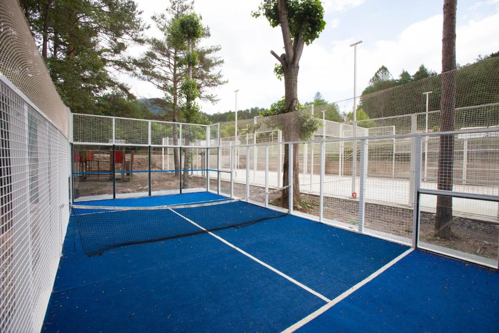Tenis a/nebo squash v ubytování Camping L'Espelt nebo okolí