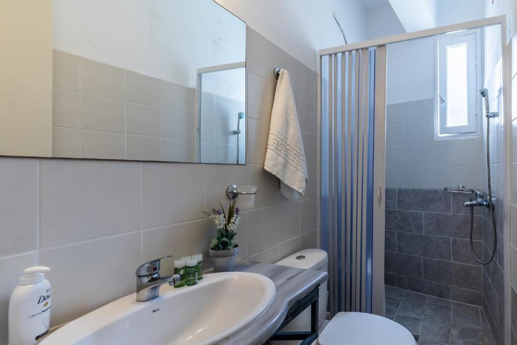 Koupelna v ubytování Marialena Rooms