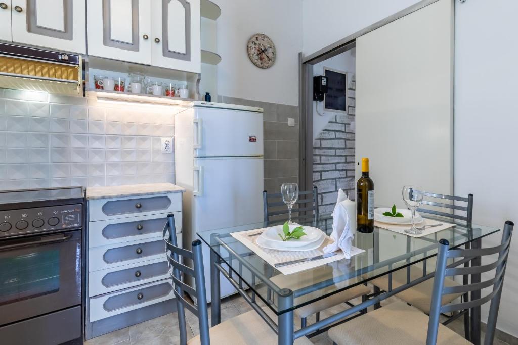 Kuchyň nebo kuchyňský kout v ubytování Marialena Rooms