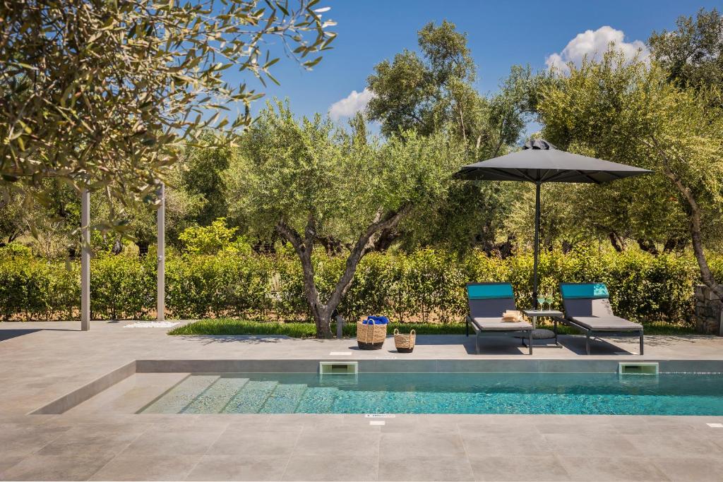The swimming pool at or close to Villa LAOURA