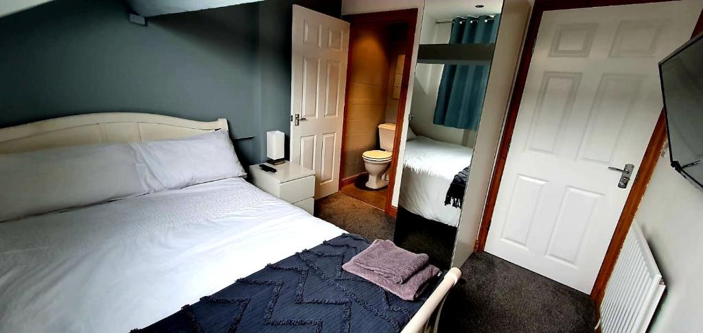 Ліжко або ліжка в номері Lake District Stay - Dalton Room