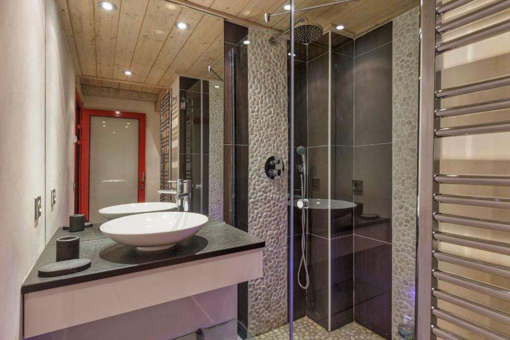 Kúpeľňa v ubytovaní La Blaitière - Luxe Apart Center Chamonix , Next to Piste Planard - By Cozee Rentals