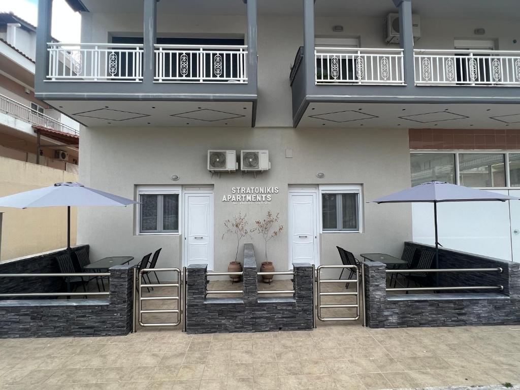 A balcony or terrace at Stratonikis Apartments