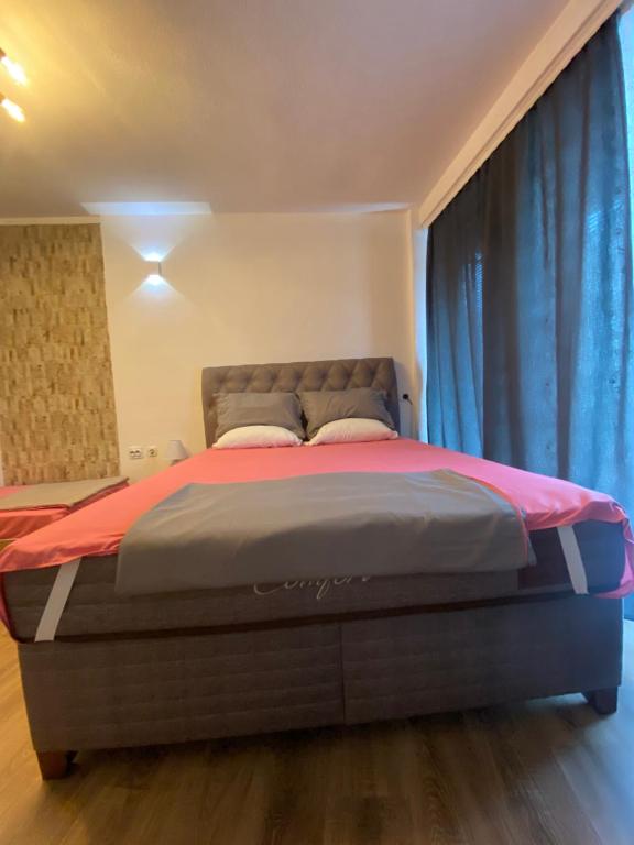 Postel nebo postele na pokoji v ubytování ZANI Hostel