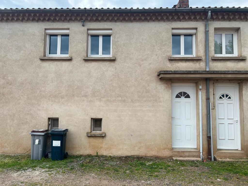 Budova, v ktorej sa dovolenkový dom nachádza