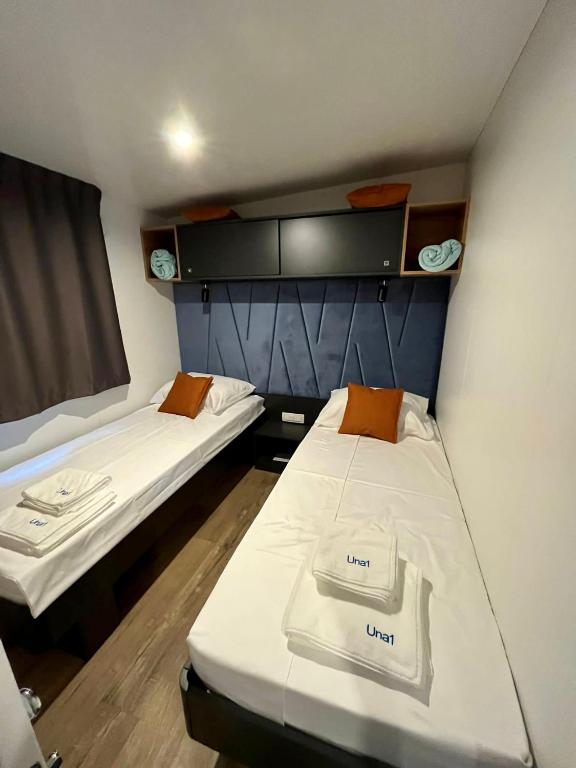 Postel nebo postele na pokoji v ubytování Mobile Home Karlo