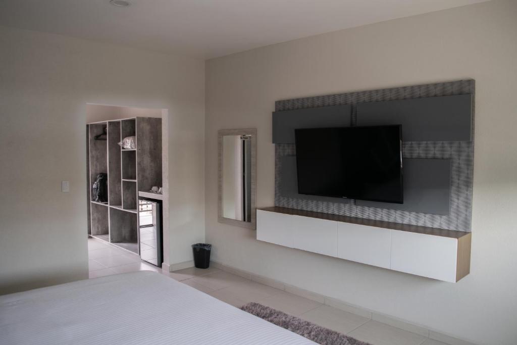Hotel Aquetzalli - Deluxe King Room