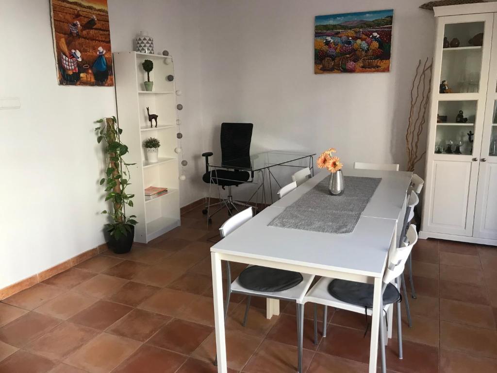 Ferienwohnung im Zentrum, Alicante – Updated 2023 Prices