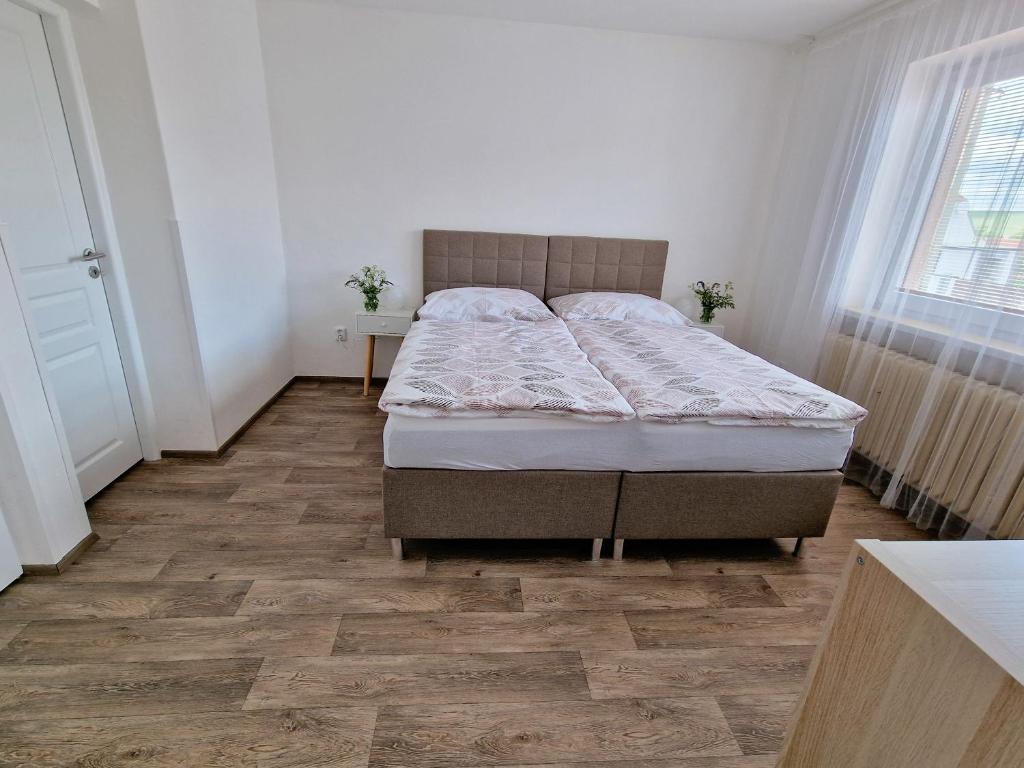 Voodi või voodid majutusasutuse Čejkovský dvorek toas