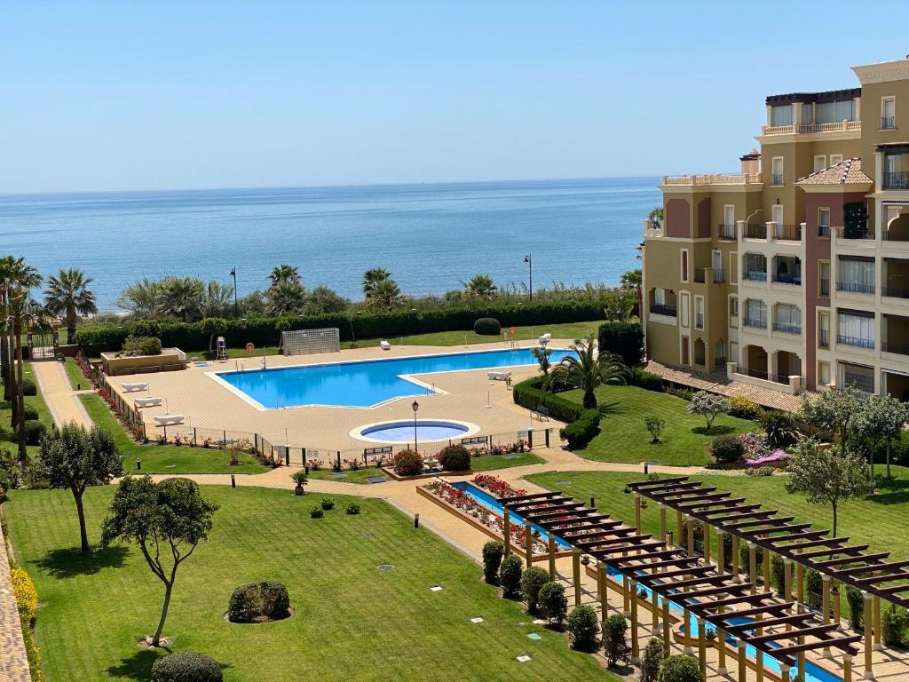 The swimming pool at or close to Sol y mar
