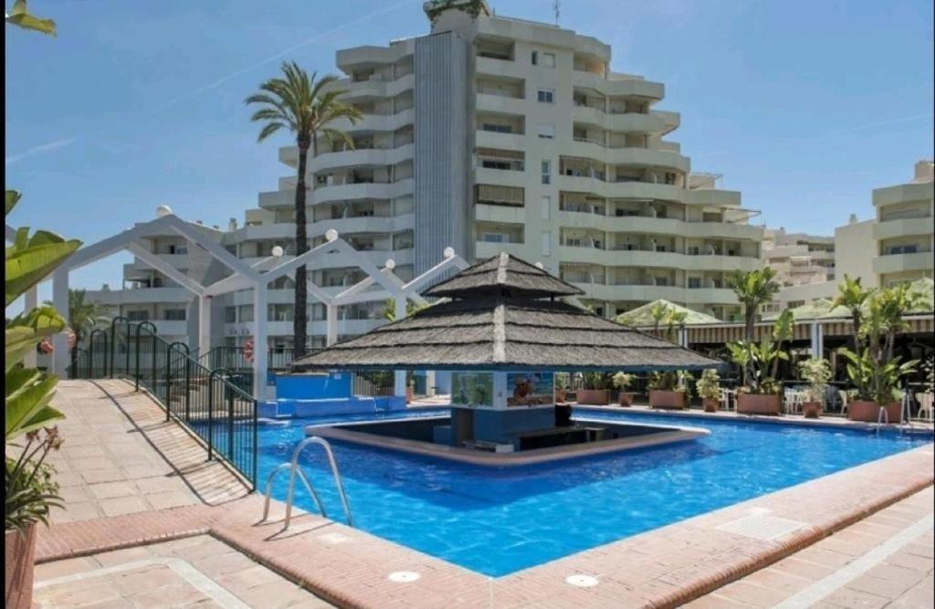 Bazén v ubytovaní Appartment Totally upgraded at BENAL BEACH alebo v jeho blízkosti