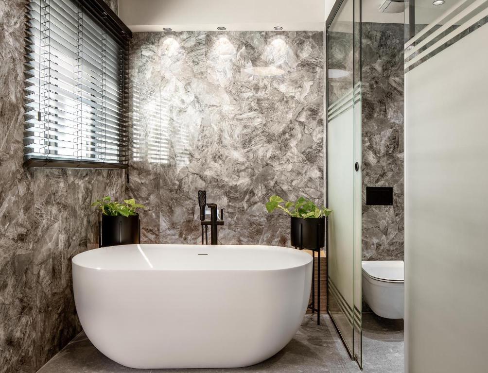 Koupelna v ubytování Albi Boutique Hotel - Traveler's Choice 2024