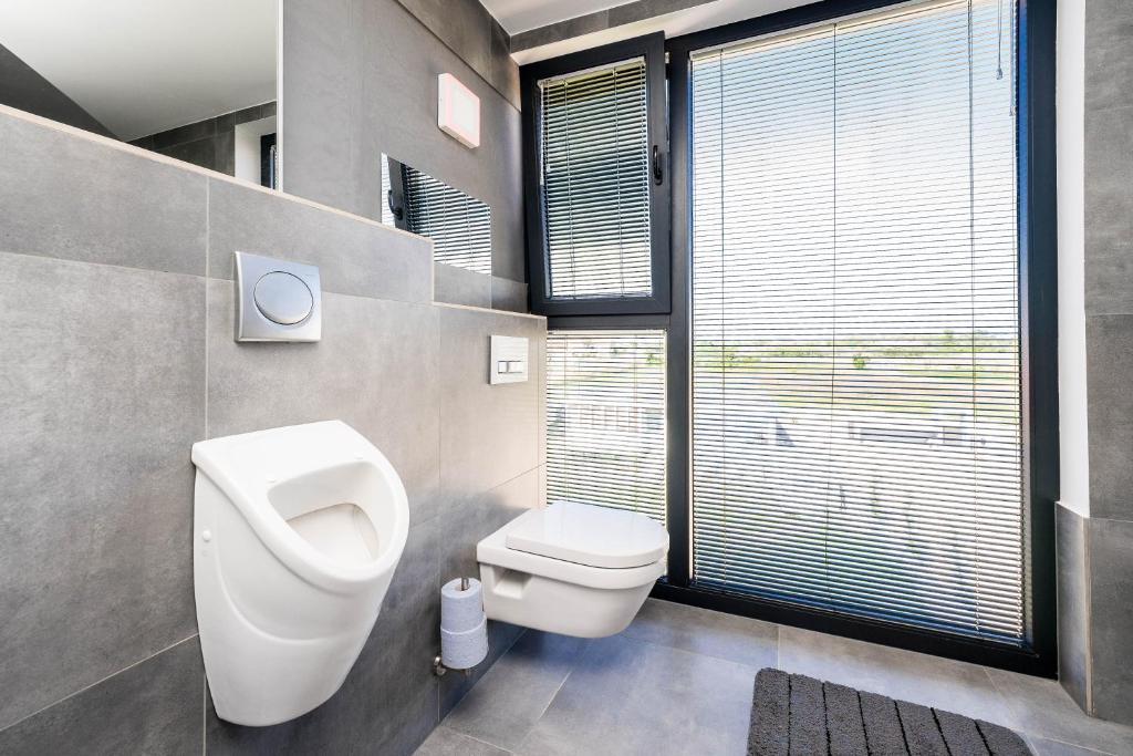 Kúpeľňa v ubytovaní Penthouse Jimmys Beach Privlaka, Wahnsinns Blick und beheiztem Pool