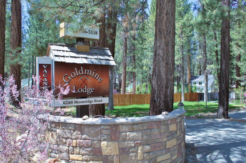 Goldmine Lodge and Black Bear Cottages