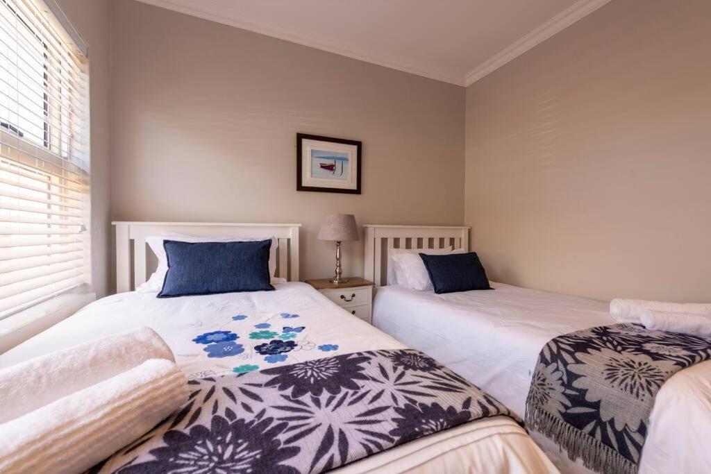Sedgefield - Quick WALK to Beach. REDUCED Winter Rates - Sleeps 6 Guests - Image 8