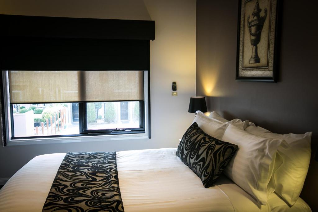 Postel nebo postele na pokoji v ubytování Gallery Apartments