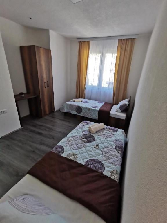 Postel nebo postele na pokoji v ubytování GOPO Guesthouse Elshani