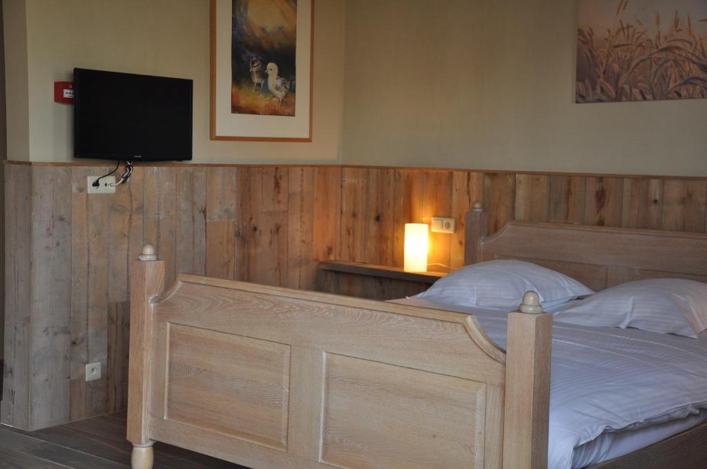 Postel nebo postele na pokoji v ubytování B&B Knotwilgenhoeve