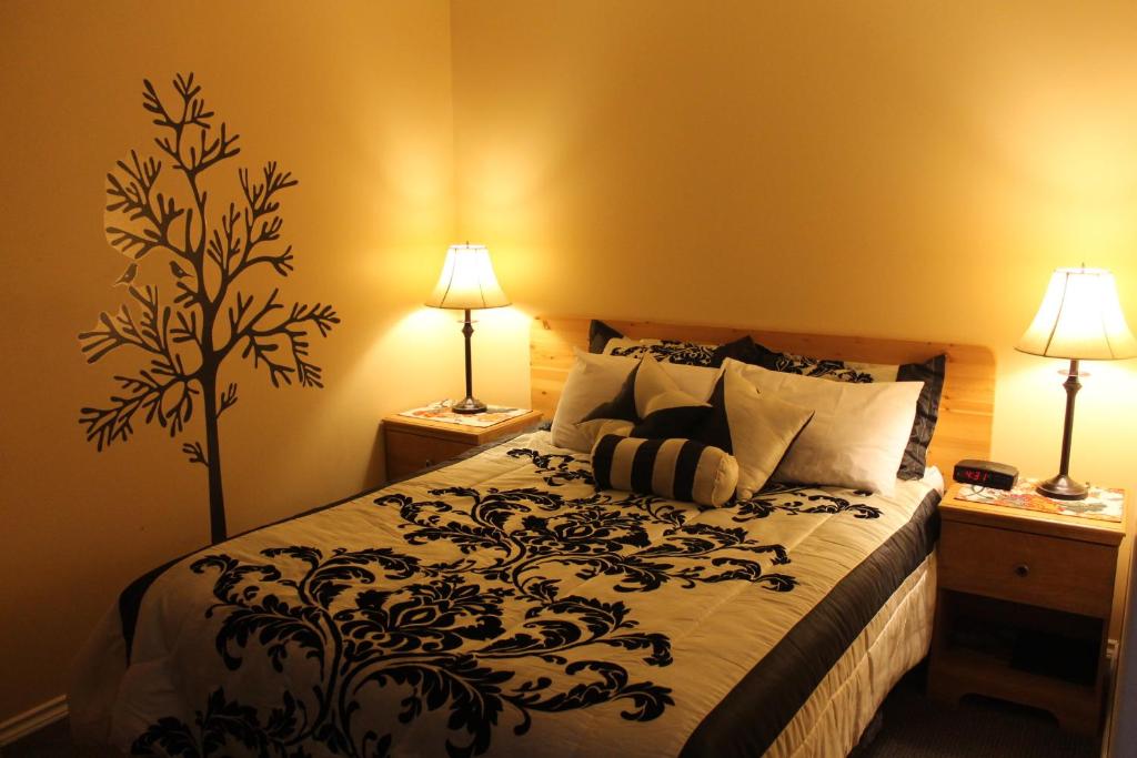 Postel nebo postele na pokoji v ubytování Sage Hills Motel