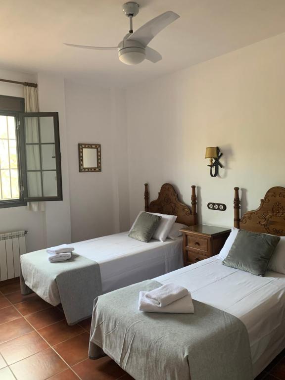 Postel nebo postele na pokoji v ubytování Mayte Dreams Caminito Del Rey