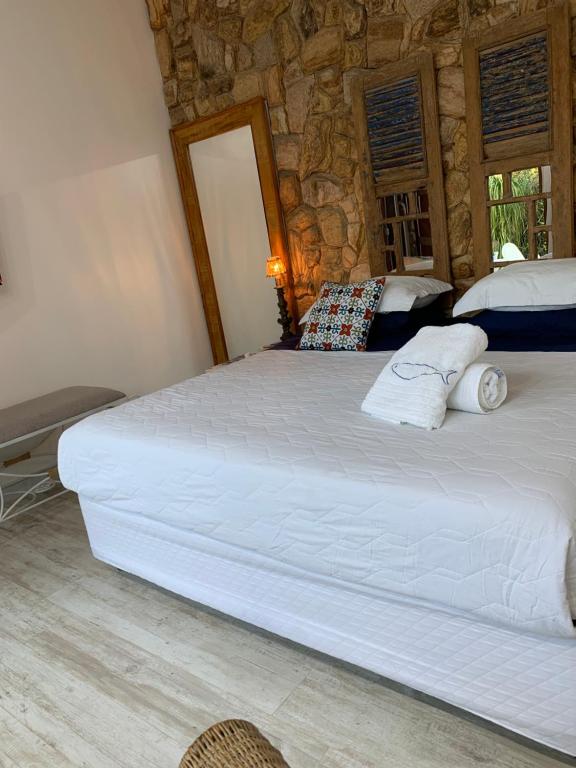 Postel nebo postele na pokoji v ubytování Almas Gêmeas suíte com cozinha praia da Ribeira