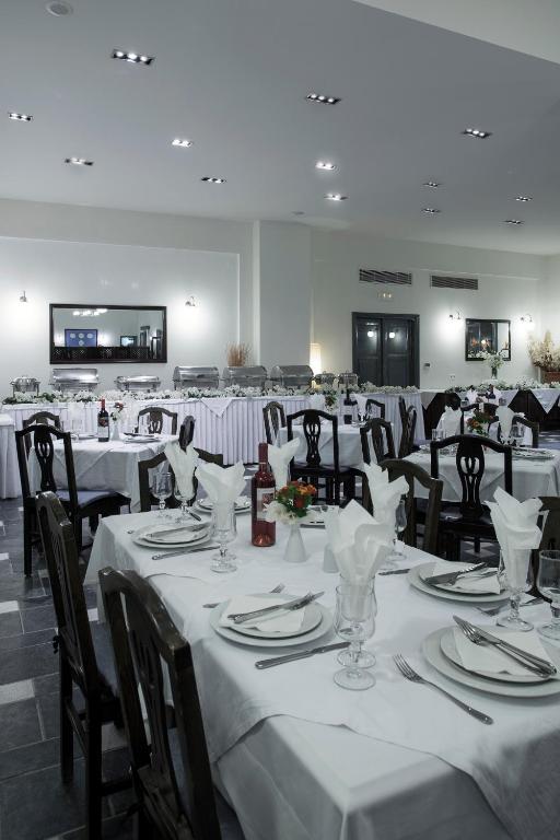 Restaurace v ubytování Rose Bay Hotel