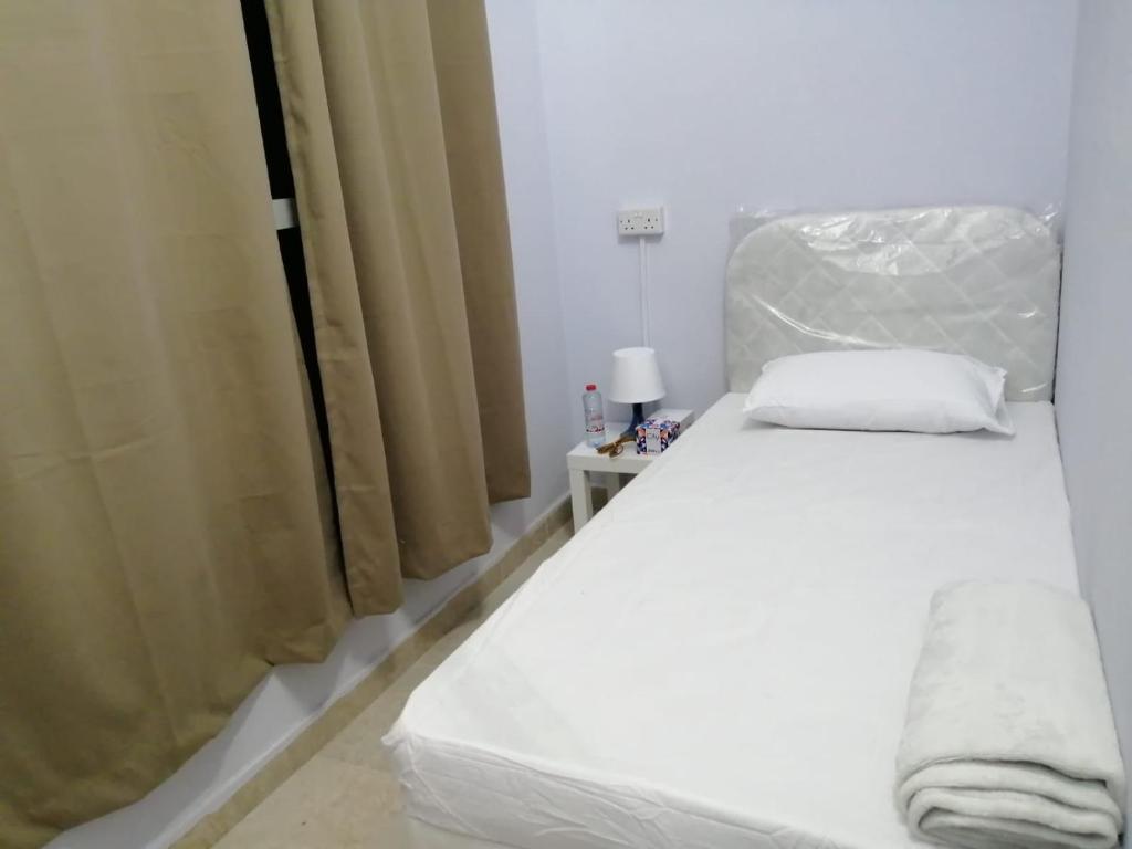 Postel nebo postele na pokoji v ubytování AlBarsha 1 Hostel by PHM