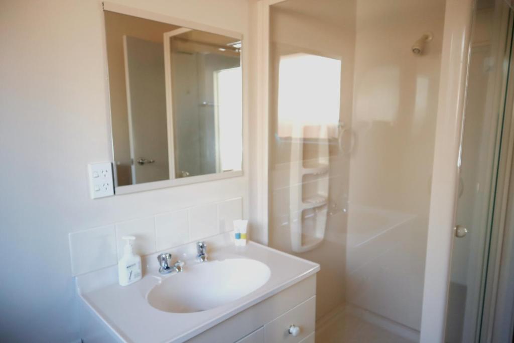 Location Ocean & Mountain Views Close to Park - Resim 3