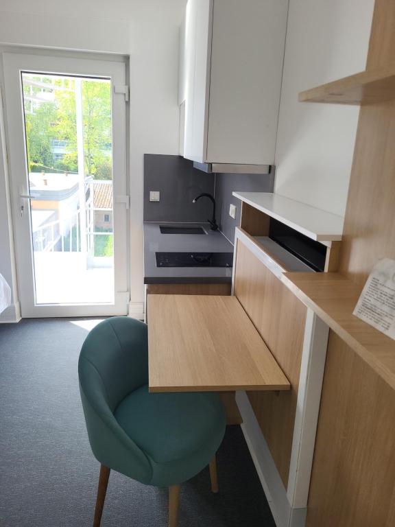 Kuchyň nebo kuchyňský kout v ubytování Guesthaus 2