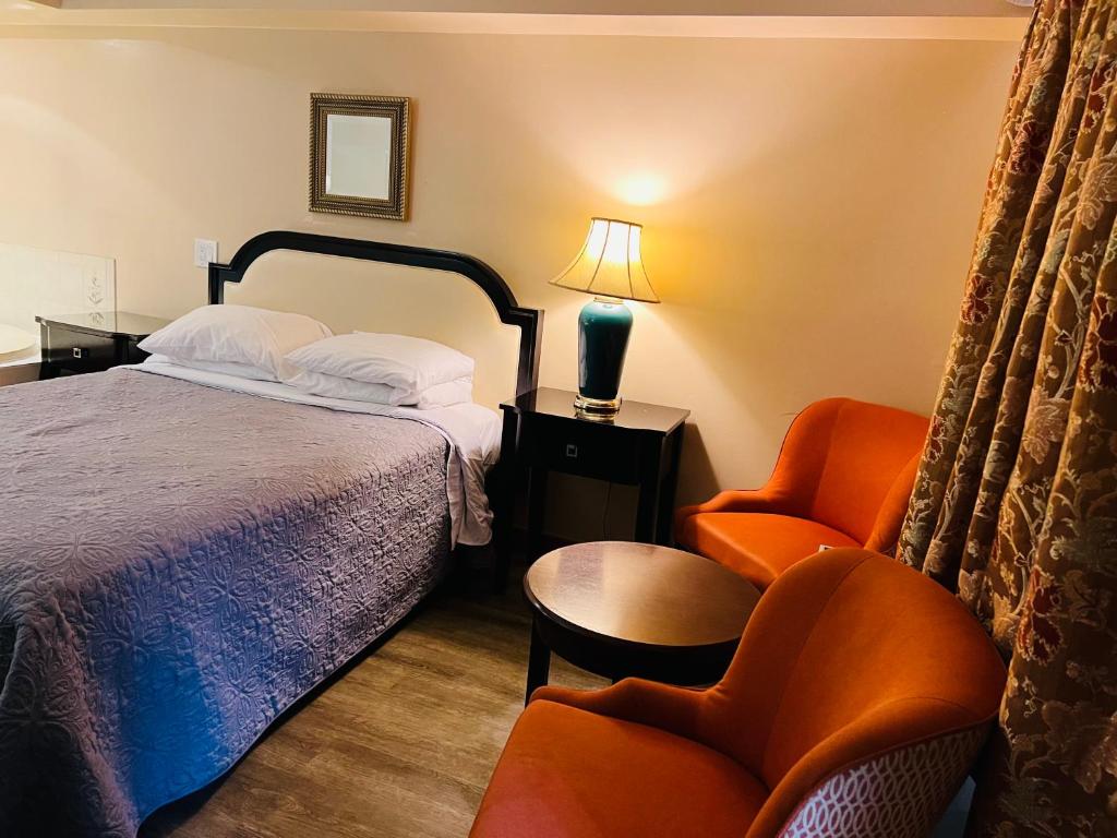 Postel nebo postele na pokoji v ubytování Sunset Inn