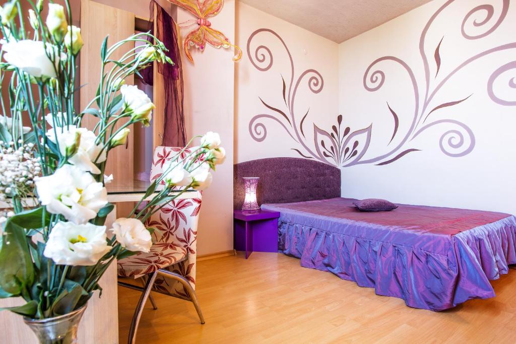 A bed or beds in a room at Art Hotel Simona