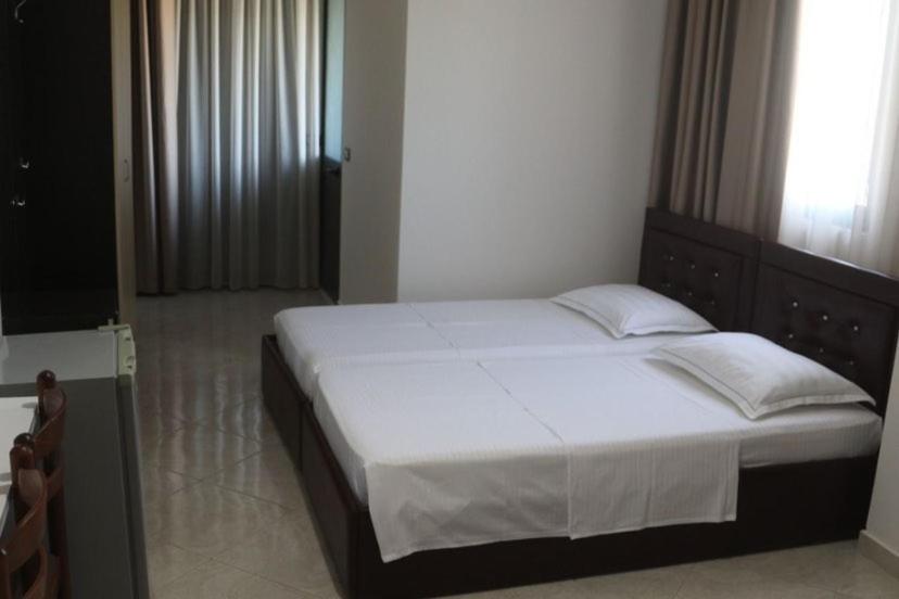 Voodi või voodid majutusasutuse Hotel Tirona toas