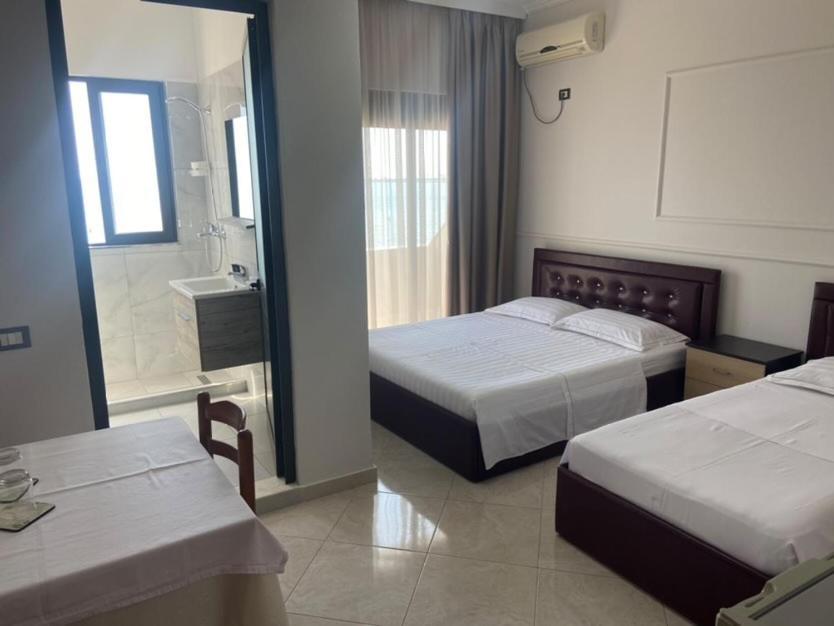 Voodi või voodid majutusasutuse Hotel Tirona toas
