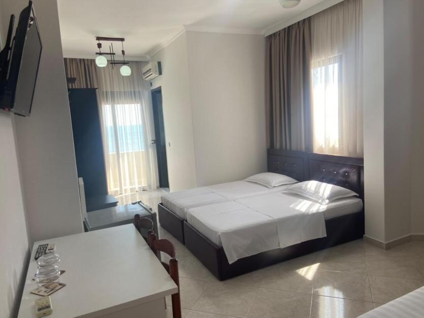 Voodi või voodid majutusasutuse Hotel Tirona toas