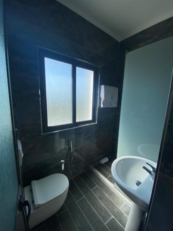 Vannituba majutusasutuses Hotel Tirona