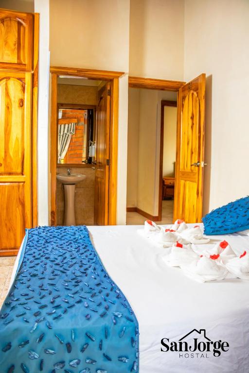 Postel nebo postele na pokoji v ubytování Hostal San Jorge
