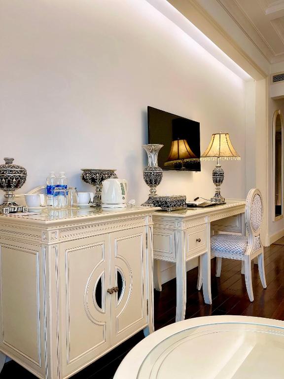 TV a/nebo společenská místnost v ubytování Eldora Hotel