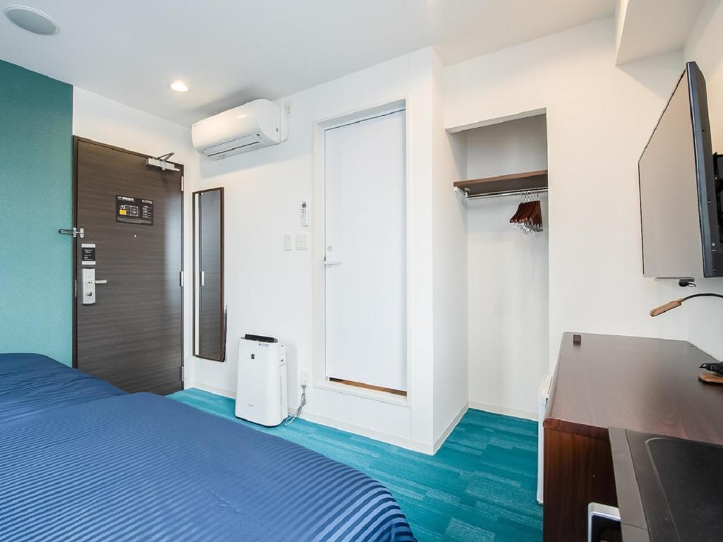 Postel nebo postele na pokoji v ubytování HOTEL LiVEMAX Gifu Ekimae