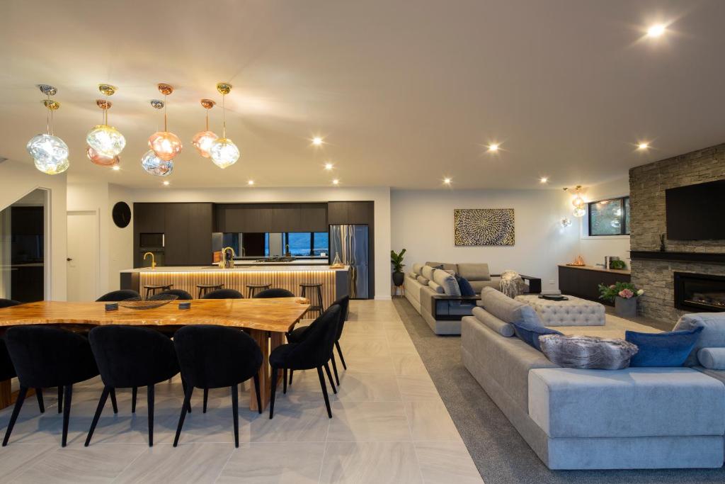 Predel za sedenje v nastanitvi Aroha on Florence by Sothebys Luxury Rental Homes