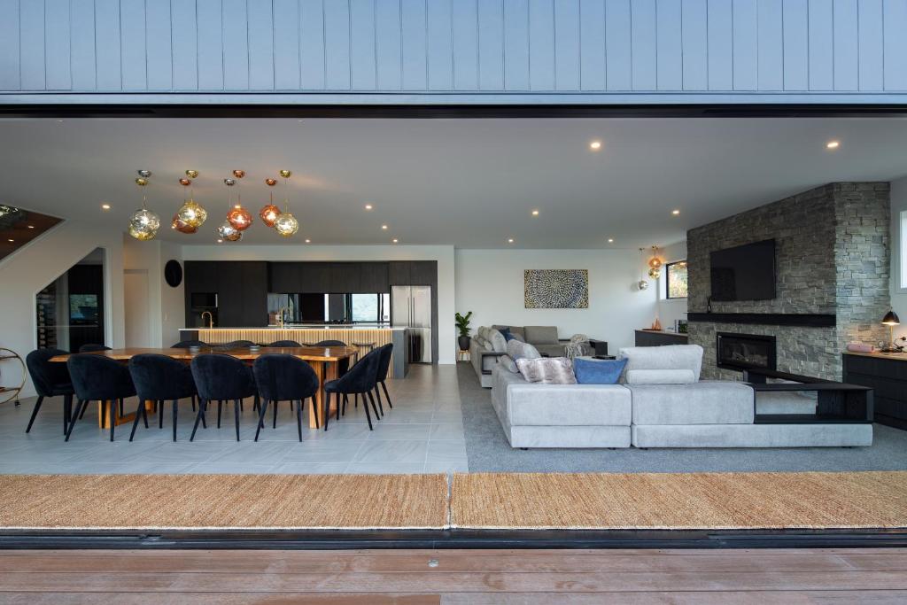 Predel za sedenje v nastanitvi Aroha on Florence by Sothebys Luxury Rental Homes