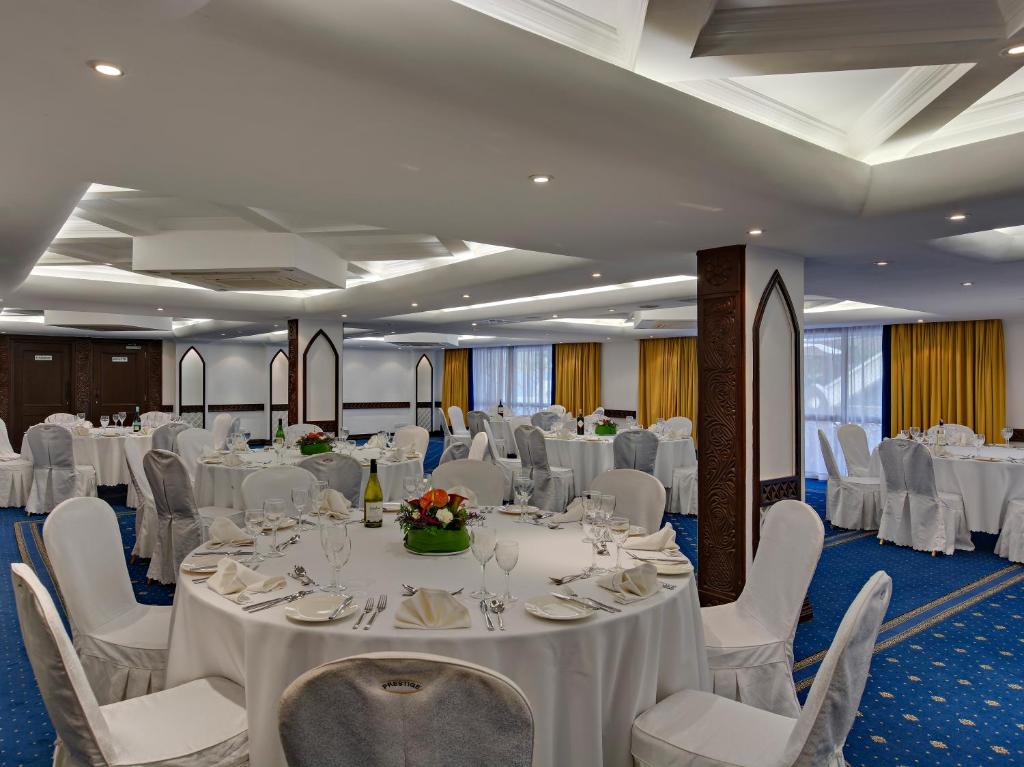 Posezení v ubytování The Heron By Sarovar Portico India