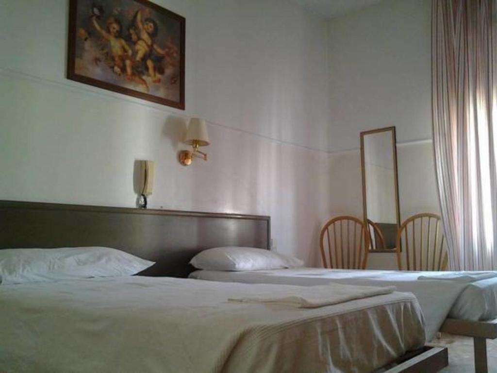Ліжко або ліжка в номері Hotel Parini